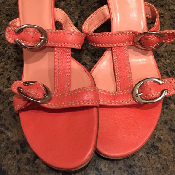 CUTE! Circa Joan & David coral kitten heel sandal - Picture 4 of 4